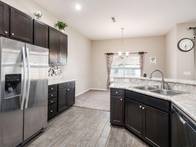 5915 Blackbird Way, Lewis Center, OH 43035