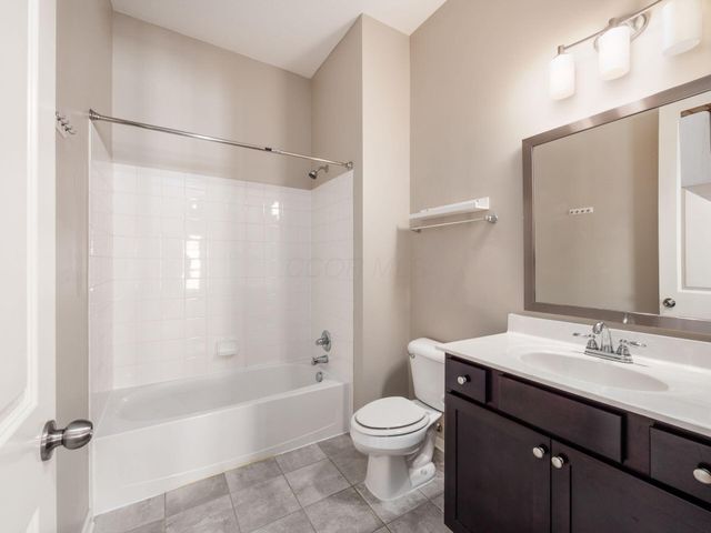5915 Blackbird Way, Lewis Center, OH 43035