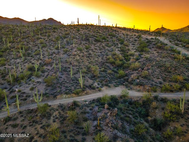 6880 W El Camino Del Cerro, Tucson, AZ 85745
