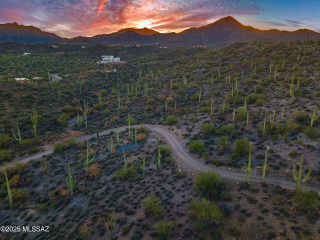 6880 W El Camino Del Cerro, Tucson, AZ 85745