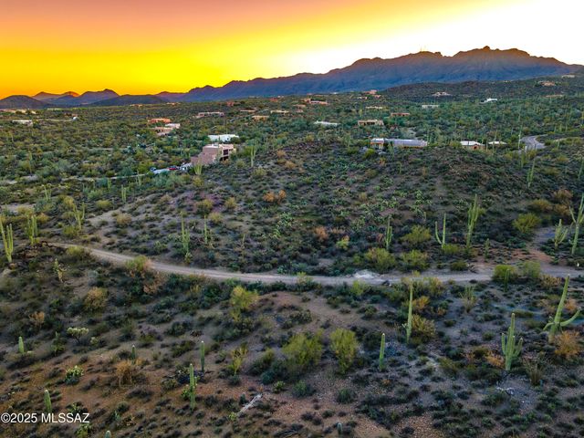 6880 W El Camino Del Cerro, Tucson, AZ 85745