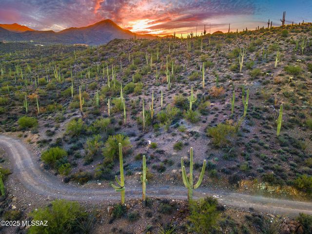 6880 W El Camino Del Cerro, Tucson, AZ 85745