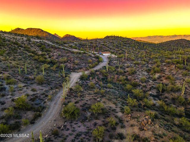 6880 W El Camino Del Cerro, Tucson, AZ 85745