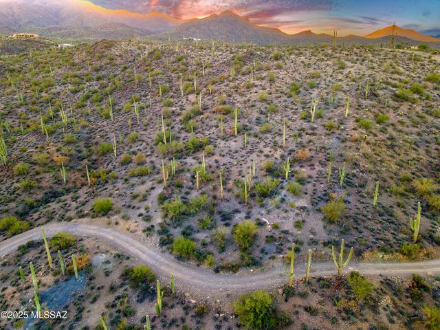 6880 W El Camino Del Cerro, Tucson, AZ 85745