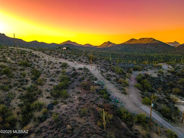 6880 W El Camino Del Cerro, Tucson, AZ 85745