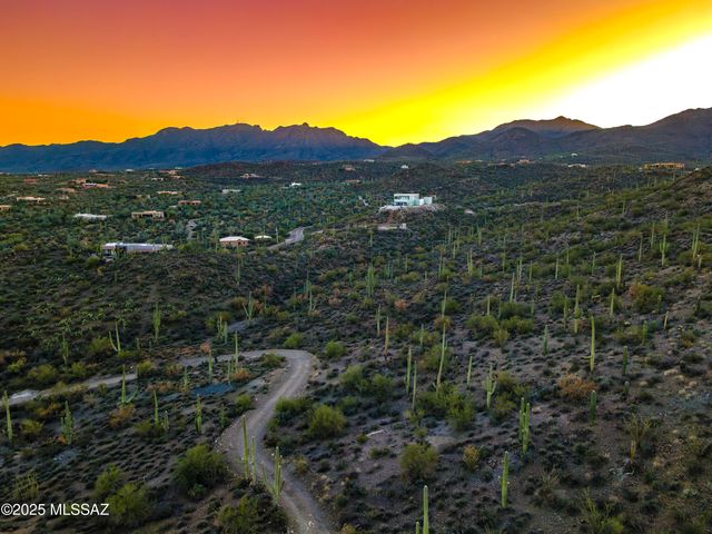 6880 W El Camino Del Cerro, Tucson, AZ 85745