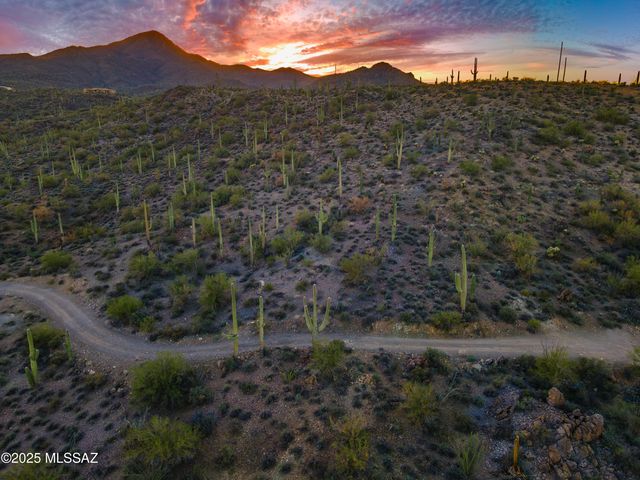 6880 W El Camino Del Cerro, Tucson, AZ 85745