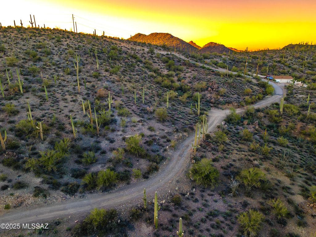6880 W El Camino Del Cerro, Tucson, AZ 85745