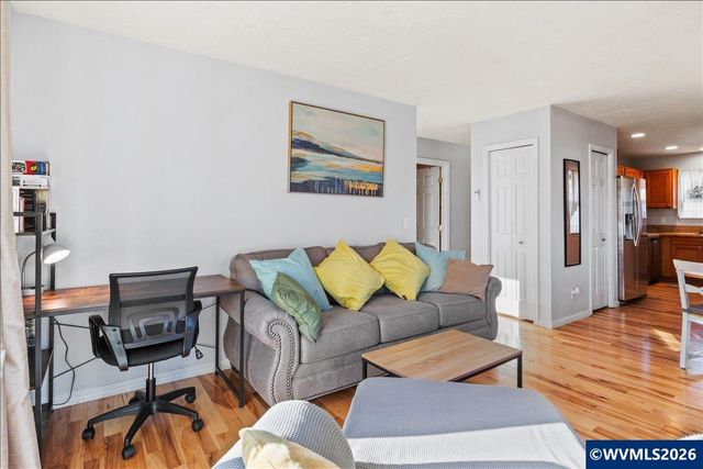 763 18th St NE, Salem, OR 97301