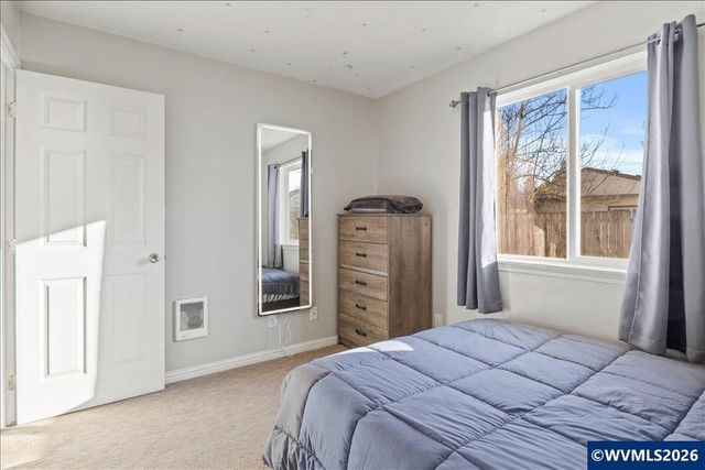 763 18th St NE, Salem, OR 97301