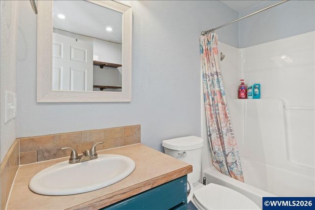 763 18th St NE, Salem, OR 97301