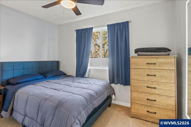 763 18th St NE, Salem, OR 97301