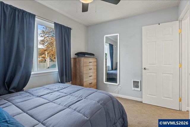 763 18th St NE, Salem, OR 97301