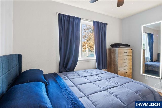 763 18th St NE, Salem, OR 97301