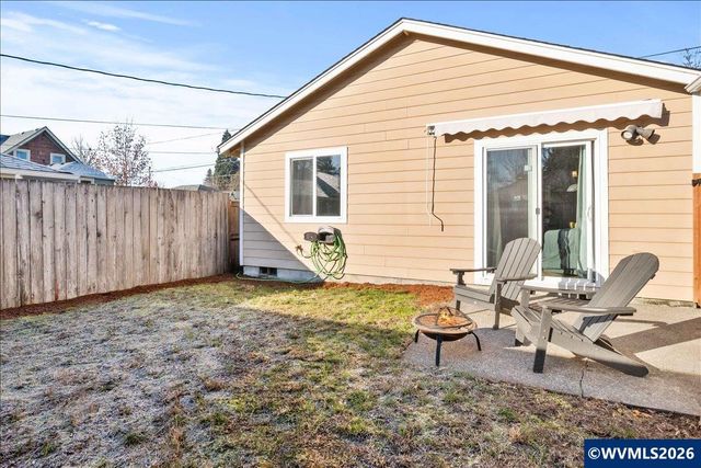 763 18th St NE, Salem, OR 97301