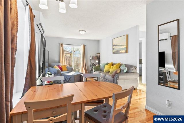 763 18th St NE, Salem, OR 97301