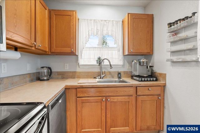 763 18th St NE, Salem, OR 97301