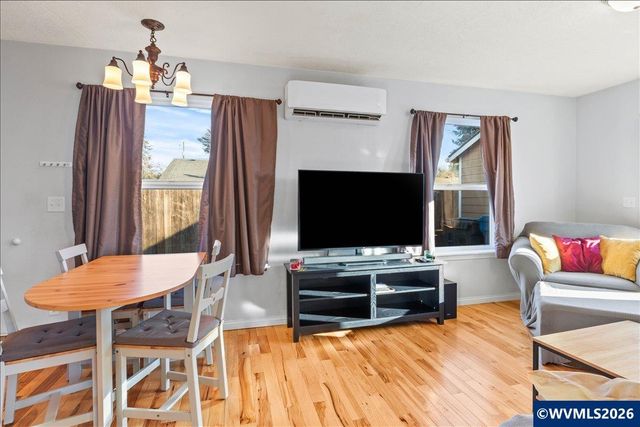 763 18th St NE, Salem, OR 97301