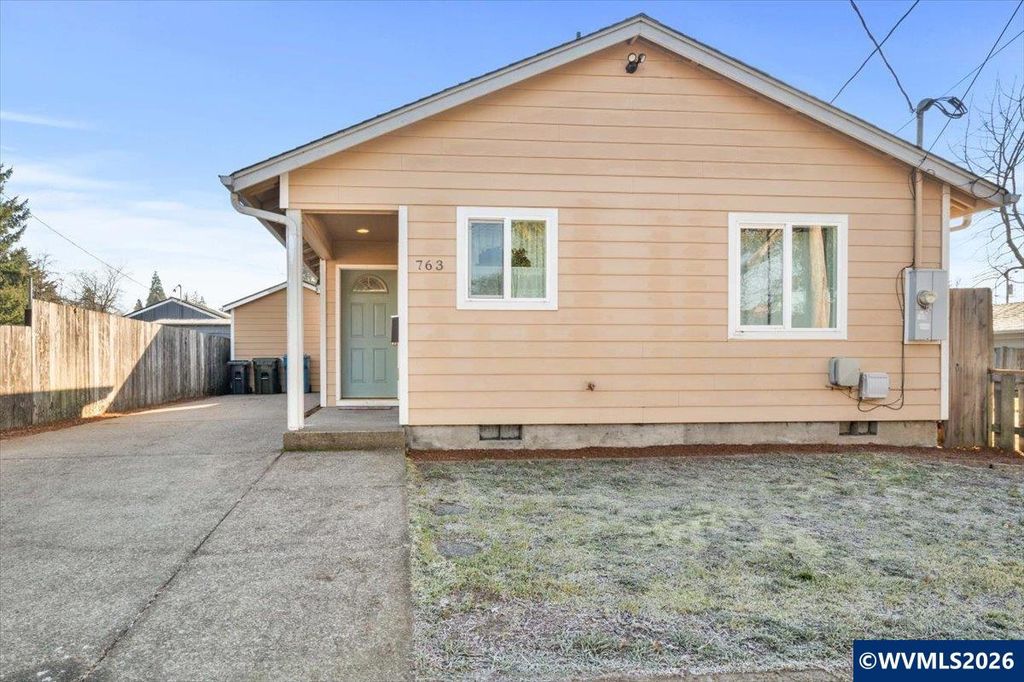 763 18th St NE, Salem, OR 97301