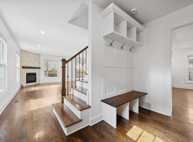 716 Indian Road, Glenview, IL 60025