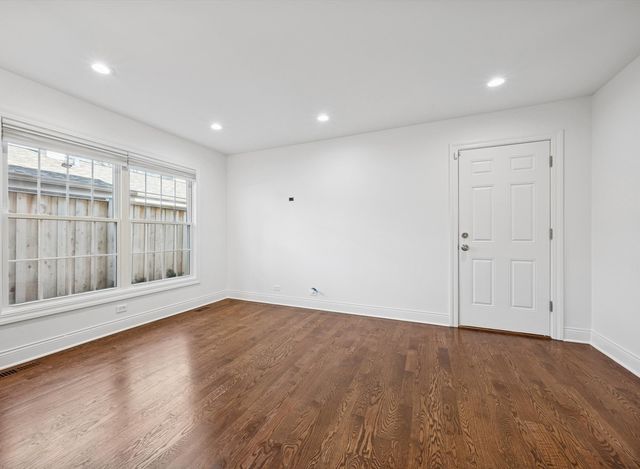 716 Indian Road, Glenview, IL 60025