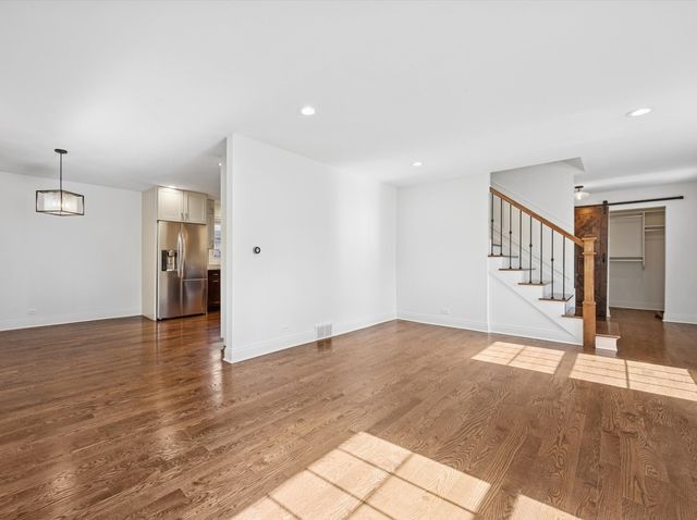 716 Indian Road, Glenview, IL 60025