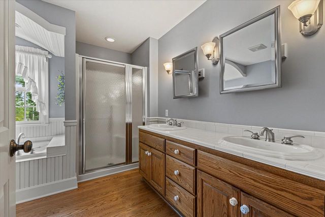 869 Oak Ridge CIRCLE, Hartford, WI 53027