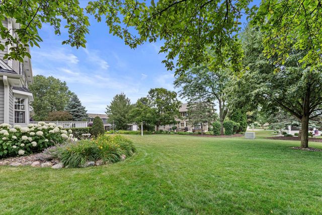 869 Oak Ridge CIRCLE, Hartford, WI 53027