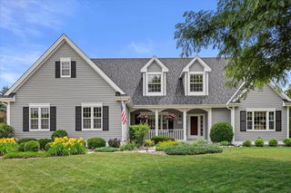 869 Oak Ridge CIRCLE, Hartford, WI 53027