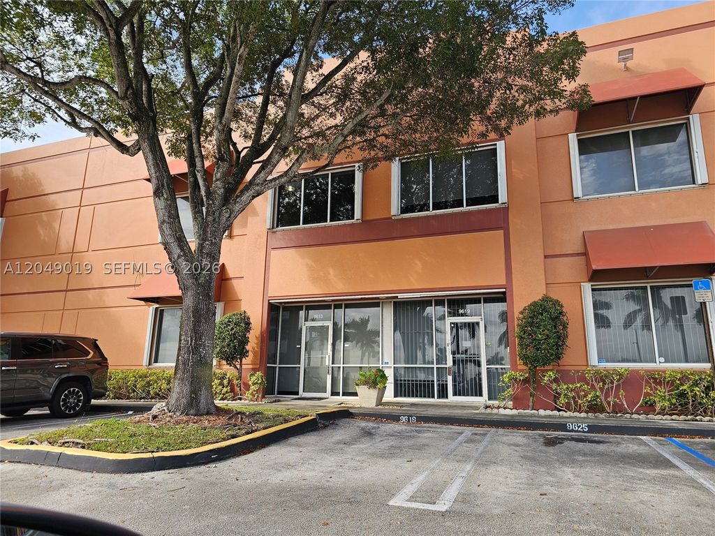 9613 NW 33rd St, Doral, FL 33172