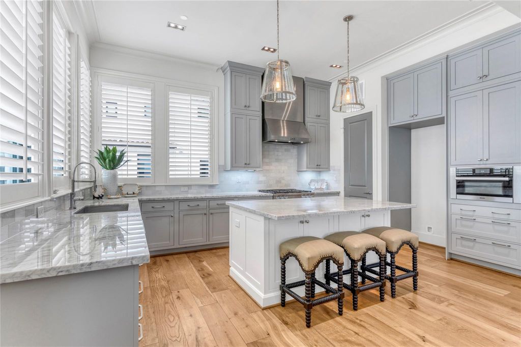 5219 Calle Cordoba Place, Houston, TX 77007