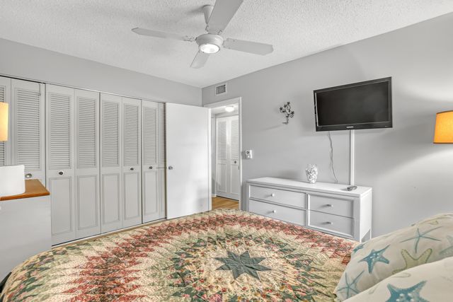 553 Covered Bridge Boulevard, Lake Worth, FL 33467