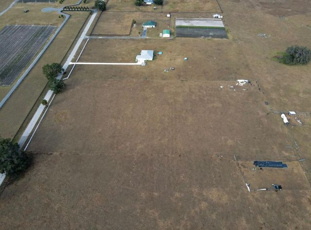 191 CR-482N, Lake Panasoffkee, FL 33538