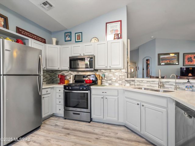 9259 N Whispering Shadows Way, Tucson, AZ 85743