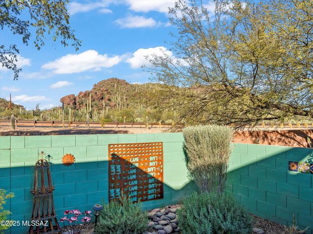 9259 N Whispering Shadows Way, Tucson, AZ 85743