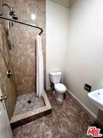2108 Oak Street, Los Angeles, CA 90007