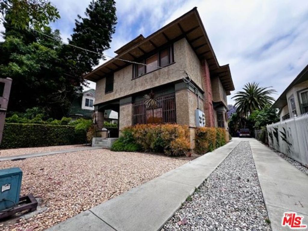 2108 Oak Street, Los Angeles, CA 90007