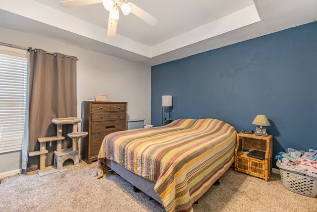 1042 Red Apple Ct, Clarksville, TN 37040