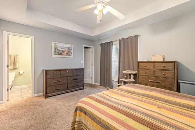 1042 Red Apple Ct, Clarksville, TN 37040