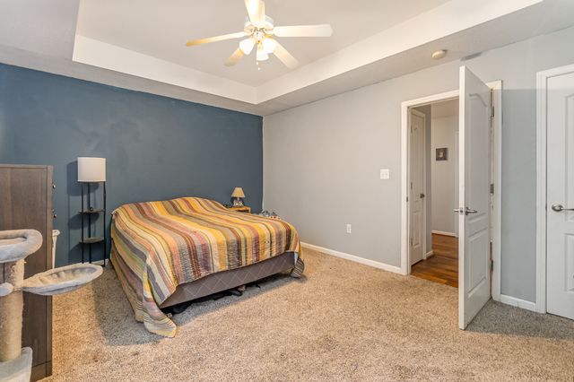 1042 Red Apple Ct, Clarksville, TN 37040