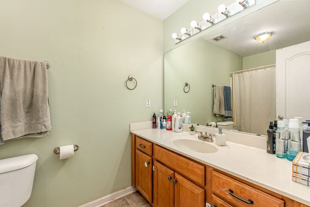 1042 Red Apple Ct, Clarksville, TN 37040