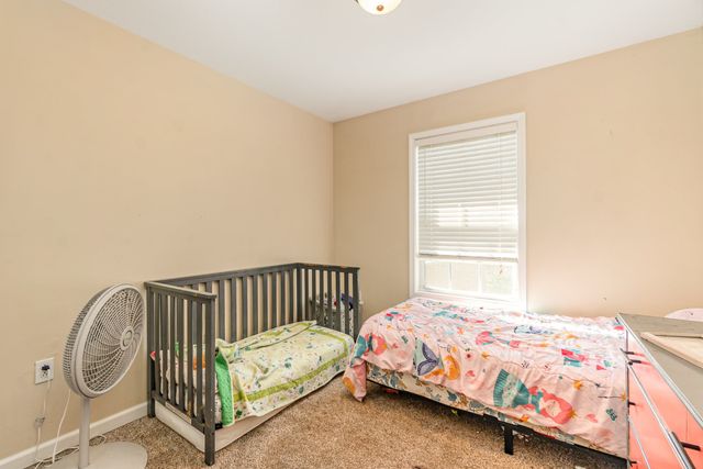 1042 Red Apple Ct, Clarksville, TN 37040