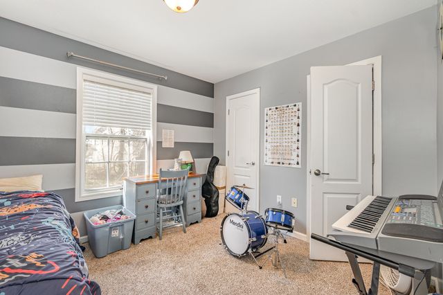 1042 Red Apple Ct, Clarksville, TN 37040