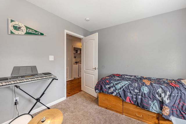 1042 Red Apple Ct, Clarksville, TN 37040