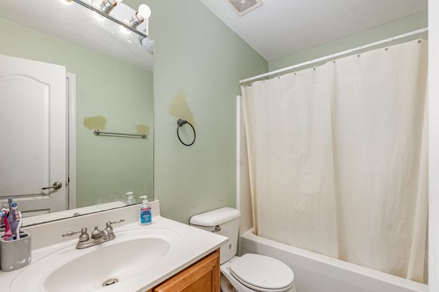 1042 Red Apple Ct, Clarksville, TN 37040