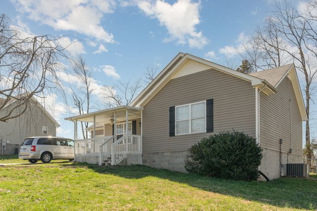 1042 Red Apple Ct, Clarksville, TN 37040