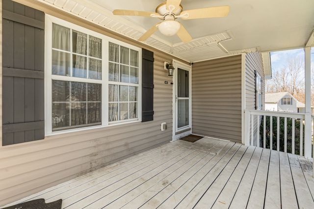 1042 Red Apple Ct, Clarksville, TN 37040