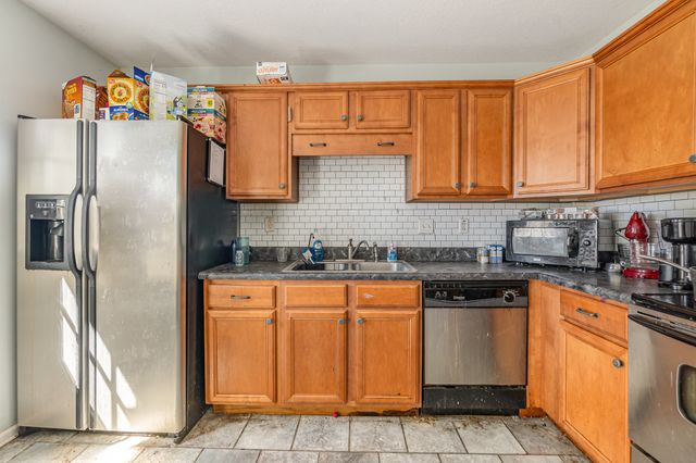 1042 Red Apple Ct, Clarksville, TN 37040