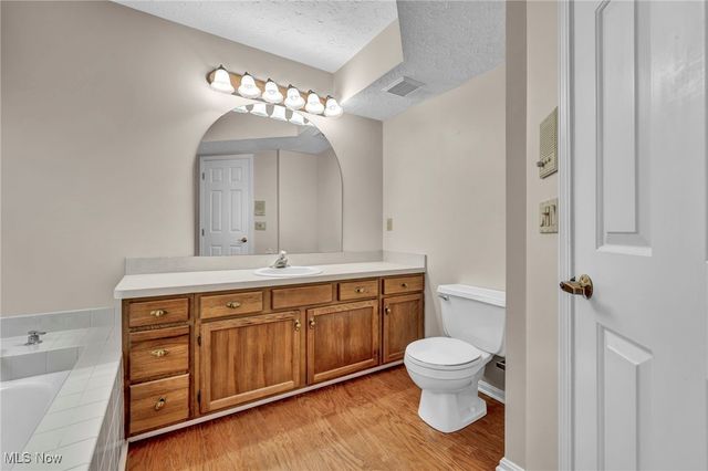 17934 Cambridge Oval, Strongsville, OH 44136