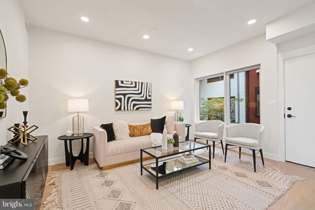 733 8TH ST SE #01, Washington, DC 20003